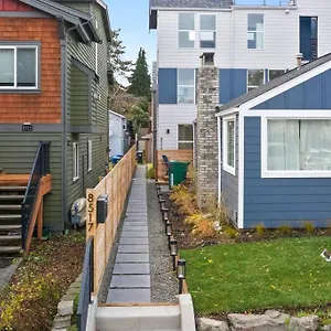 Holiday home Eco Built Crown Hill Townhouse - 85 Walkscore, Seattle